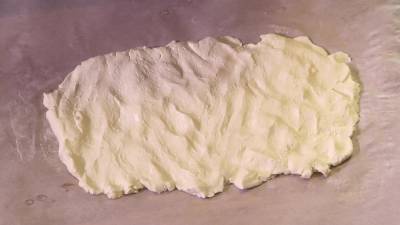 Rollo de queso crema relleno de ostiones